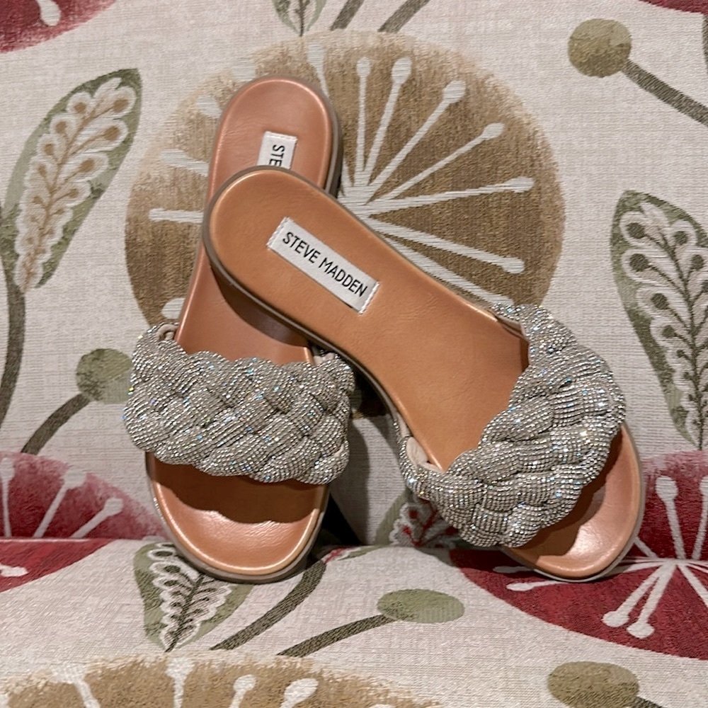 🤪SOLD 🤪Steve Madden Rhinestone Sandal Size 6